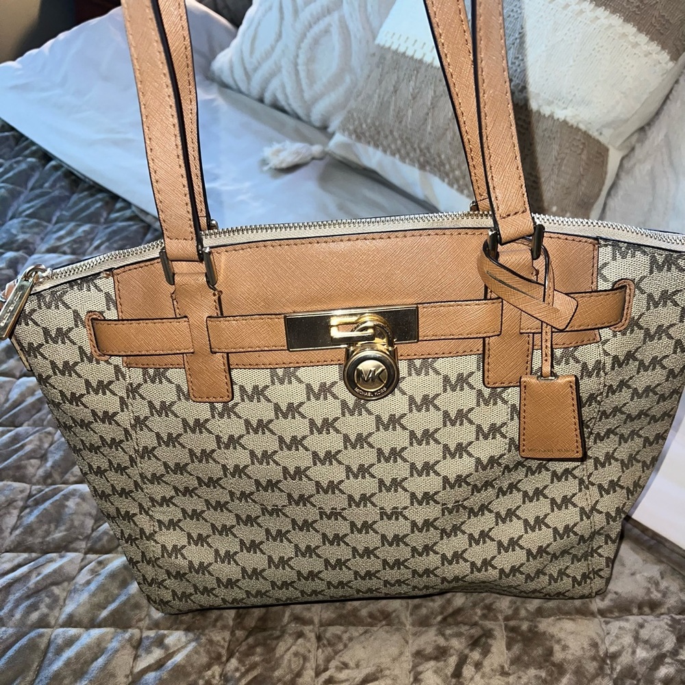 Micheal Kors tote/bag/purse